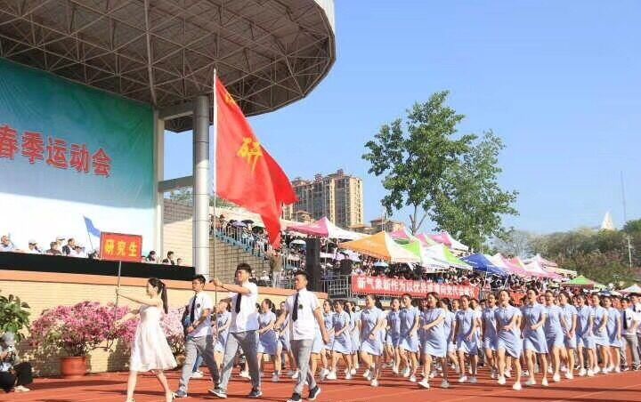 研究生参加学校第三十六届春季运动会方队表演